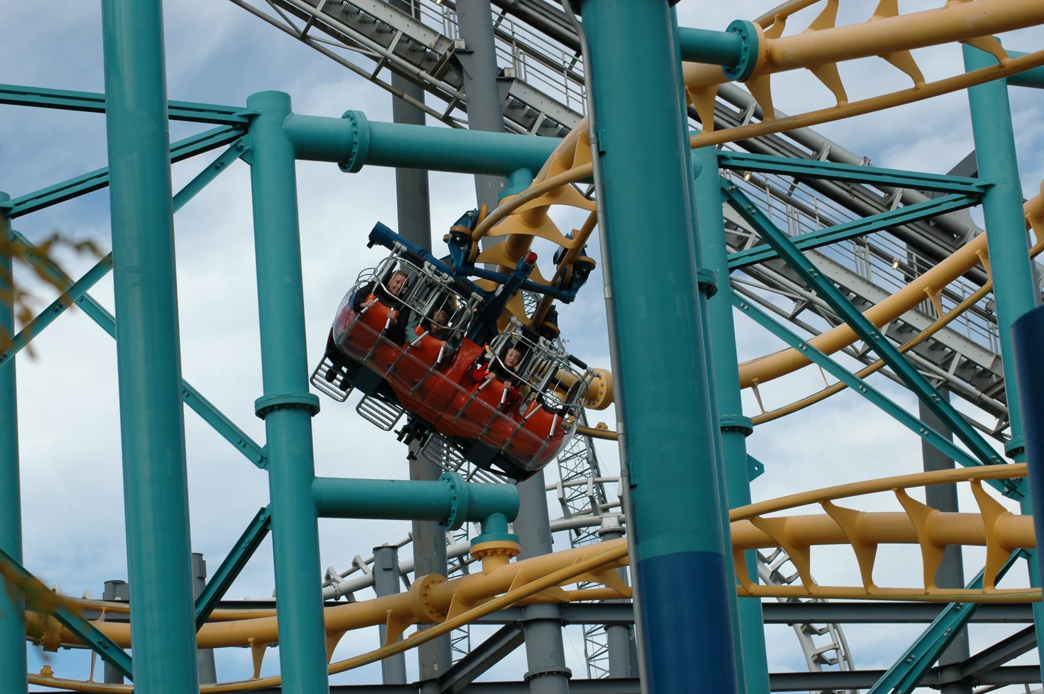 Canada’s Wonderland Retires Time Warp Rollercoaster Ahead of 2025 Season