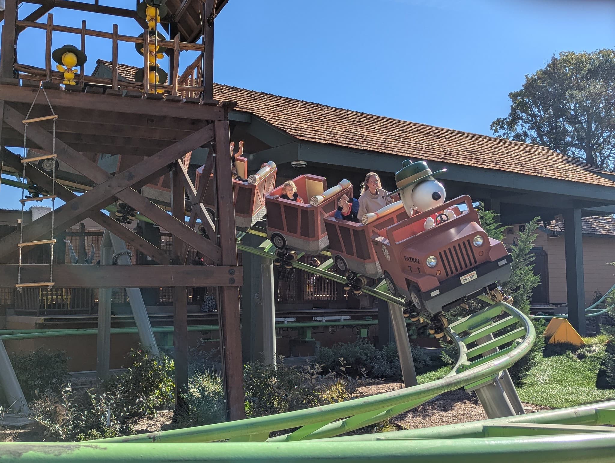 Snoopy’s Tenderpaw Twister Coaster